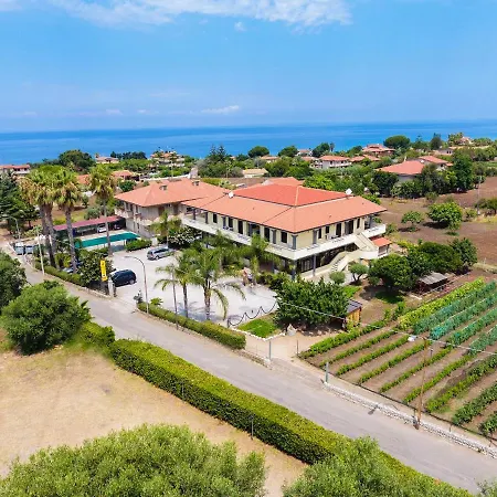 מלון דירות Residenceduemari 3*